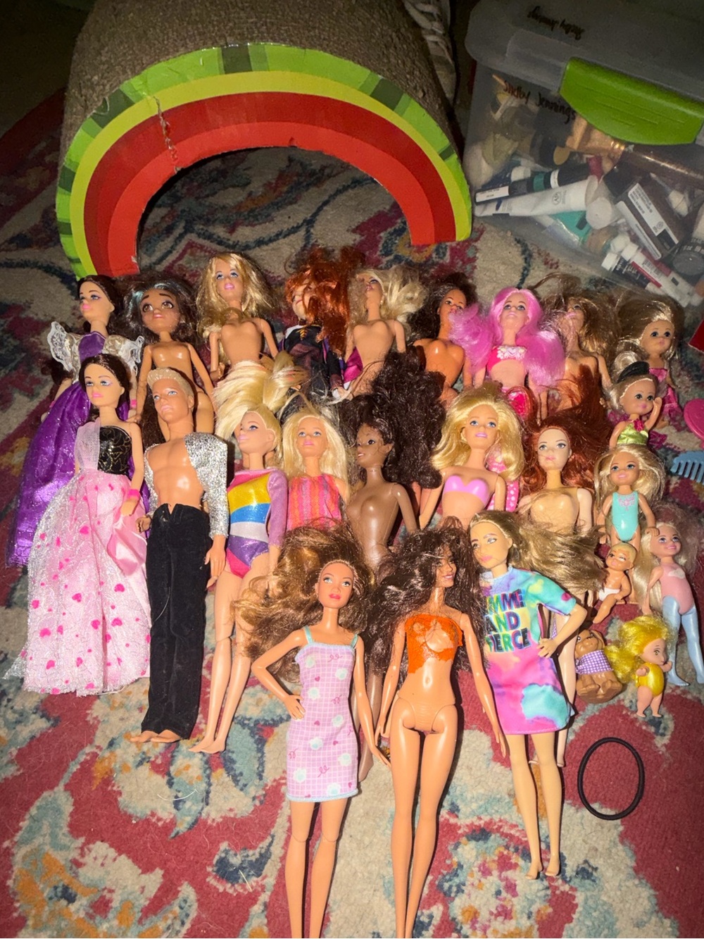 17 Barbie 1 Ken 4 Chelsea 2 baby 1 dog LOT